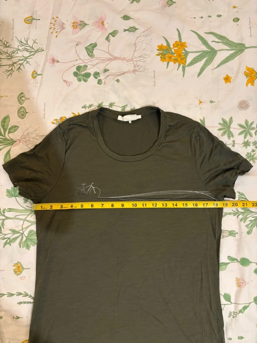 Olive green women’s merino tech lite 2 short sleeve t-shirt cadence paths - Picture 7 of 10
